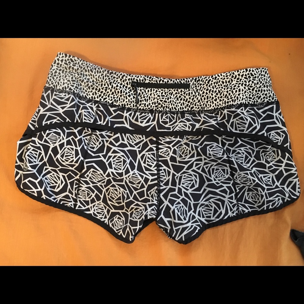 Rare Lululemon Geometric Speed-Up short *2.5”